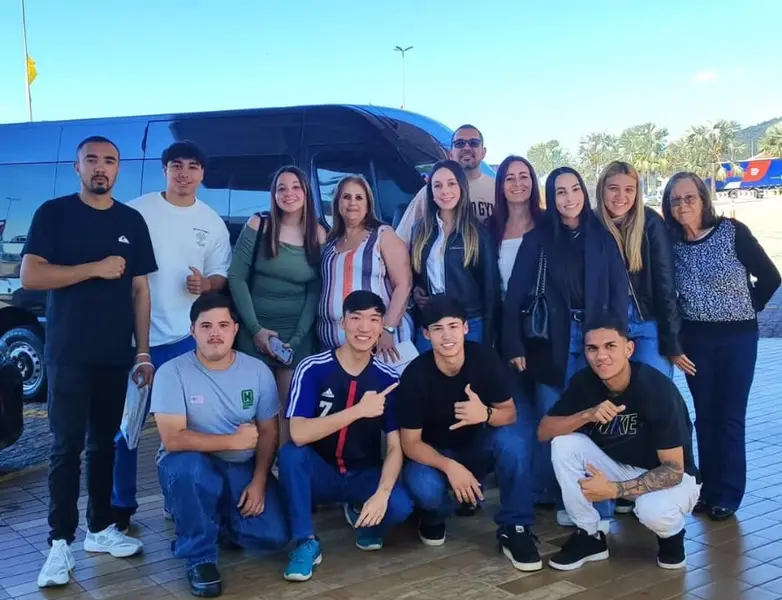 Grupo de amigos transportado pela Top Van